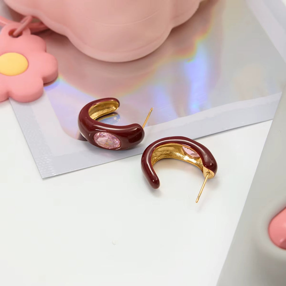 Rouge Lumière Earrings – gold earrings with enamel detail