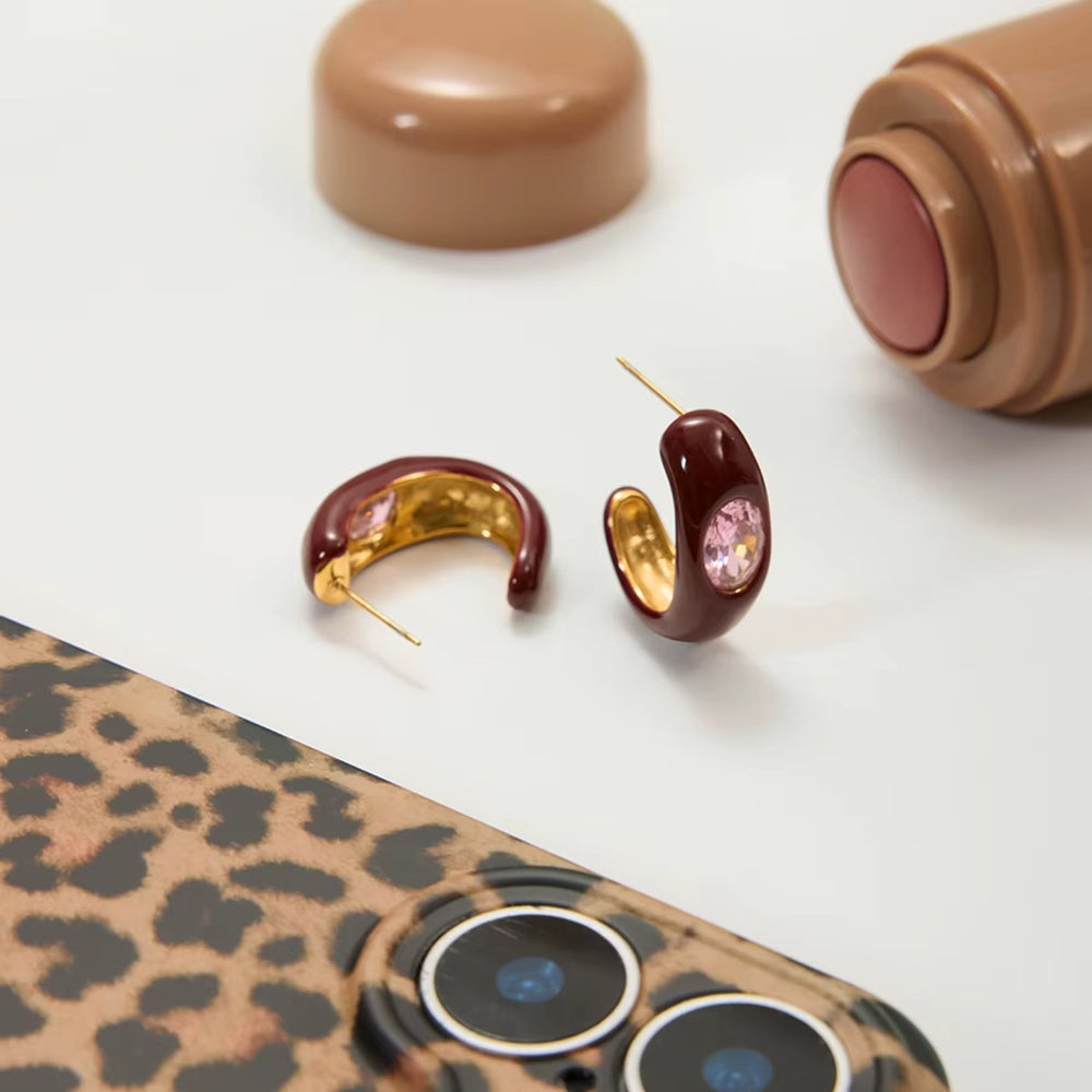 Rouge Lumière Earrings – gold earrings with enamel detail