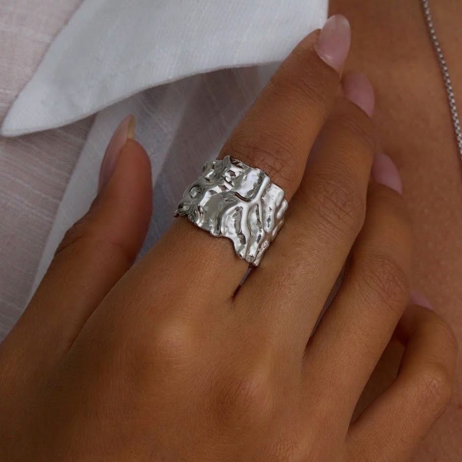 Aurora Texture Ring – adjustable gold ring