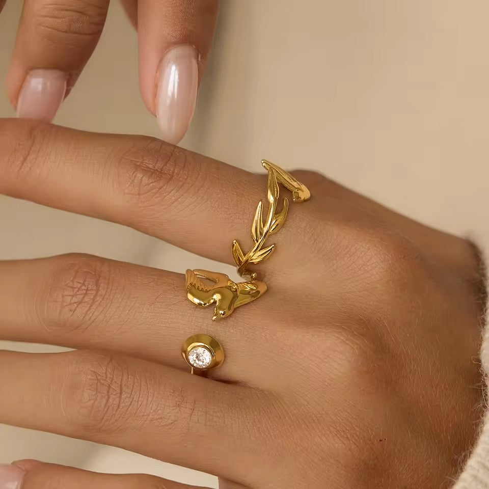 Winged Spark Ring – adjustable gold ring